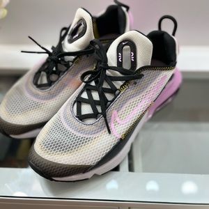 Nike air  MAX TENNIS SHOES SIZE 5.5